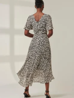 Chelsea Pleated Chiffon Dip Hem Maxi Dress, Black Geo