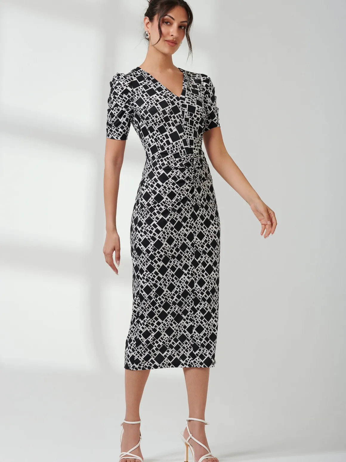 V Neck Bodycon Midi Dress, Black Geo