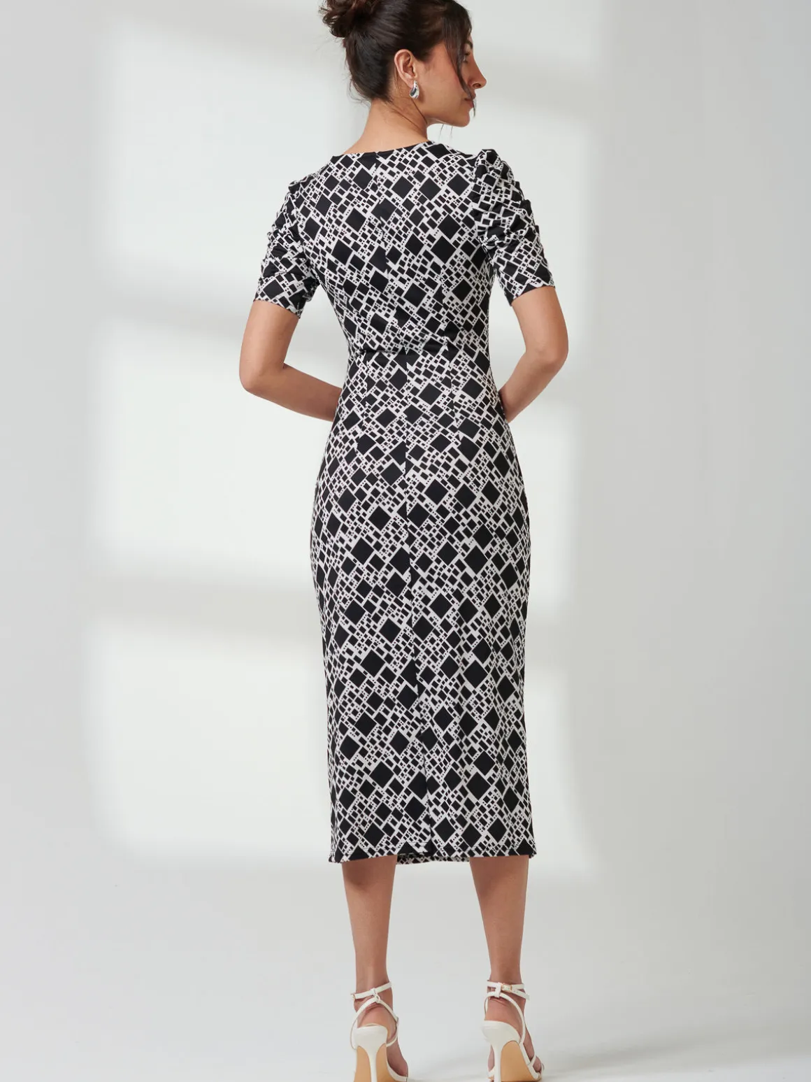 V Neck Bodycon Midi Dress, Black Geo