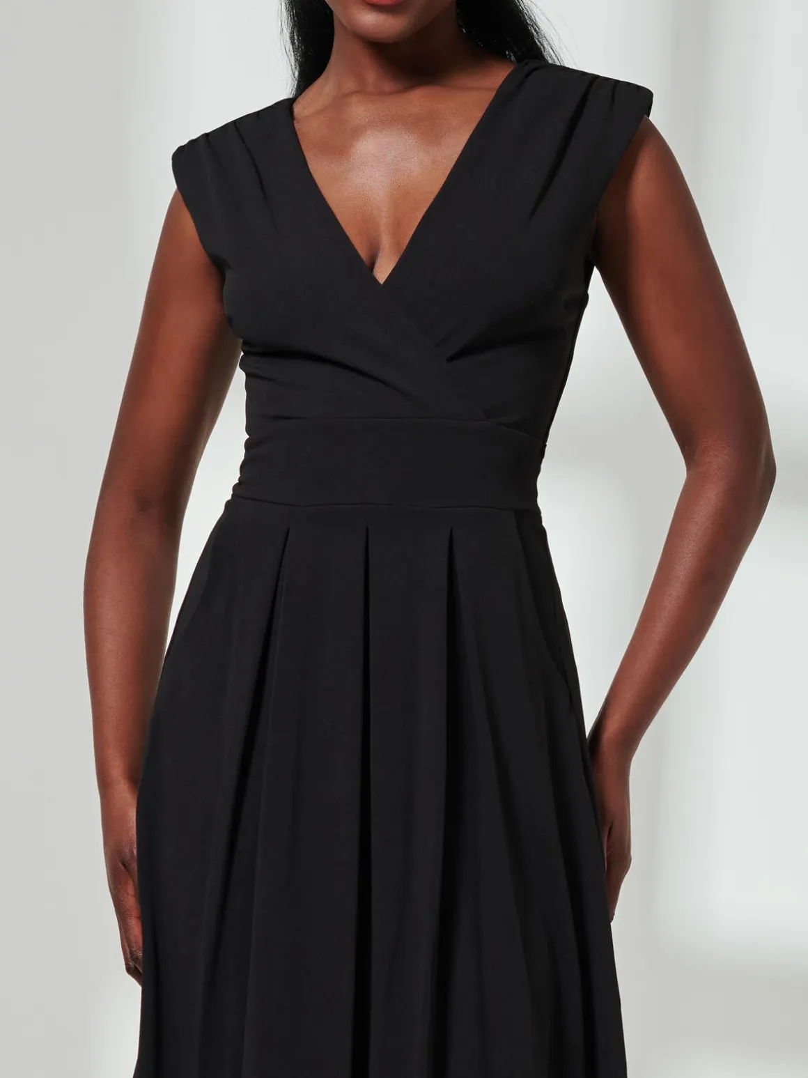 Yuina Scuba Pleated Flare Midi Dress, Black